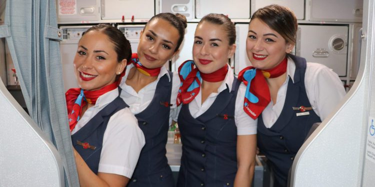Corendon Airlines deneyimli ve deneyimsiz kabin görevlisi arıyor