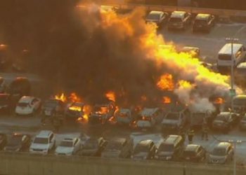 ABD’deki Newark Liberty Havalimanı otoparkında yangın