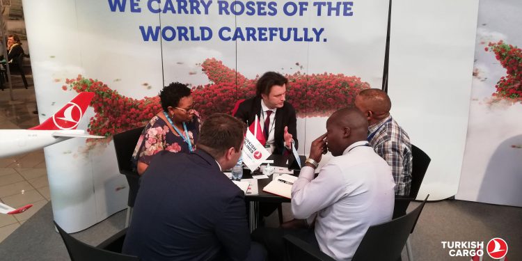 Sevgililer Günü’ne özel Turkish Cargo’dan binlerce ton çiçek