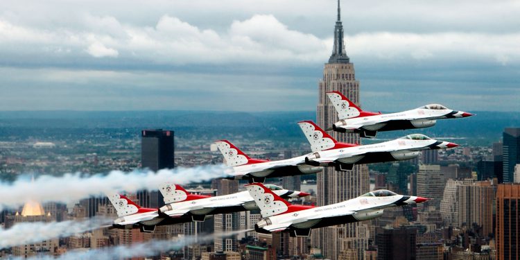 ABD Hava Kuvvetleri’nin (USAF) gösteri takımı Thunderbirds