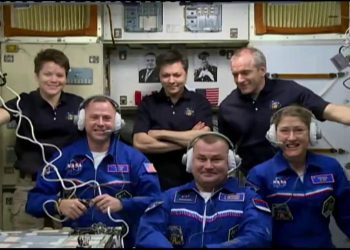 Yeni astronotlar uzay istasyonuna ulaştılar