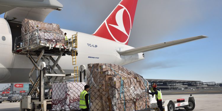 İstanbul Havalimanı’na kargo uçağıyla ilk direkt taşımayı yaptı