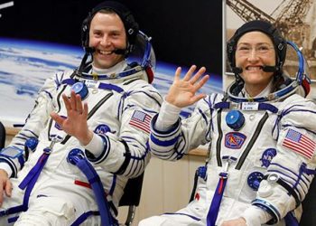 İki kadın astronot uzayda birlikte yürüyemeyecek