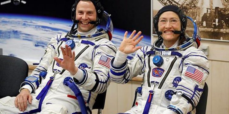 İki kadın astronot uzayda birlikte yürüyemeyecek