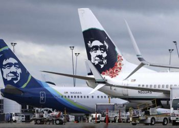 Uçakta sigara içmeye çalıştı