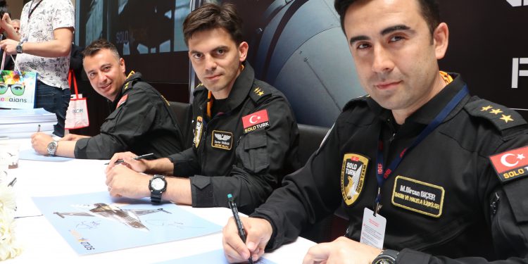 Solotürk IDEF 2019’da sevenleriyle buluştu