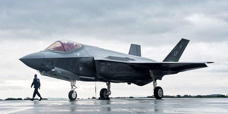 “Türk pilotların F-35 eğitimi sürüyor”
