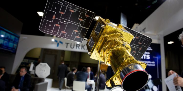 İleri teknoloji yerli uydu ABD’de tanıtıldı