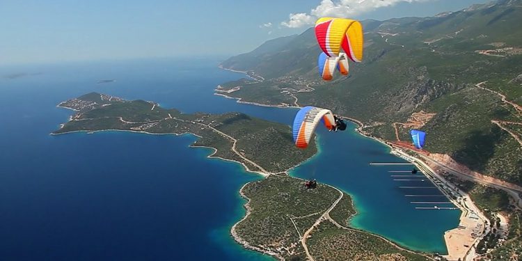 Antalya’da paraşüt uçuşları güvensiz iddiası