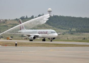 Qatar Airways’in ilk uçağı İzmir’e iniş yaptı
