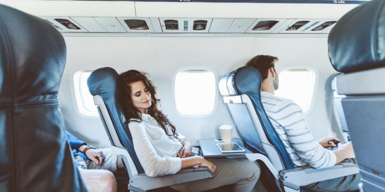 Uçakta iyi uyumanın yolları neler?