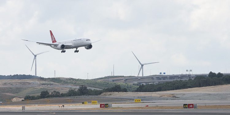 THY’nin yeni uçağı 787 Dreamliner İstanbul’da