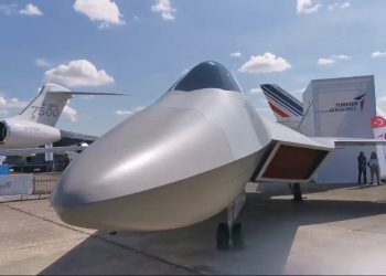 Milli savaş uçağı görücüye çıktı