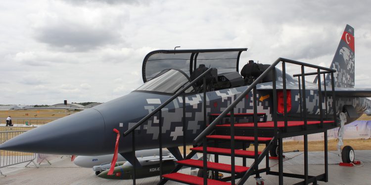 Hürjet’in ön tasarımı gözden geçirildi