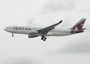 Katar Havayolları uçağının motoru alev aldı