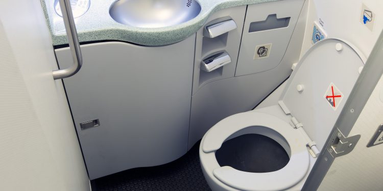 Uçaklardan tuvalet kalkabilir mi?