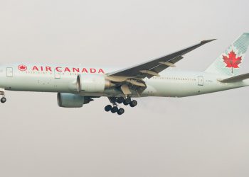 Türbülansa girdi, 37 yolcu yaralandı