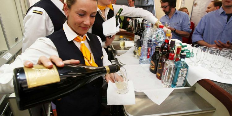 Aşırı alkollü yolcuyla uçar mısınız?