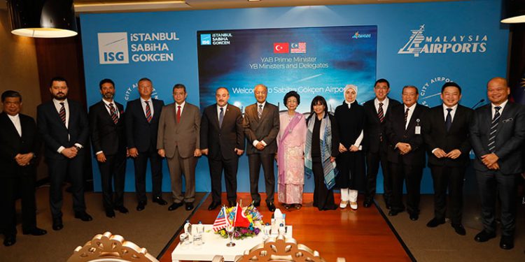 Malezya Başbakanı Sabiha Gökçen Havalimanı’nı gezdi