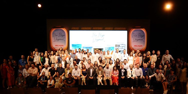 Pegasus çalışanlarından eğlenceli tanıtım