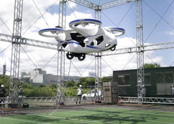 Japonya’da uçan otomobil deneme uçuşu yaptı