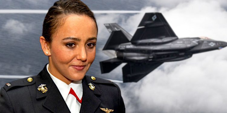 F-35C’nin ilk kadın pilotu oldu