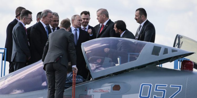 Erdoğan, Putin’le birlikte Su-57’yi inceledi