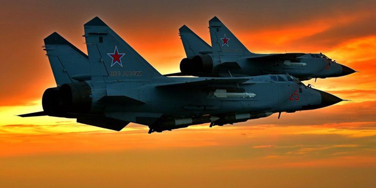 MiG-31 jetlerinden stratosferde ‘it dalaşı’