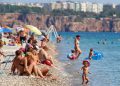 Rus turist Antalya’ya akın etti