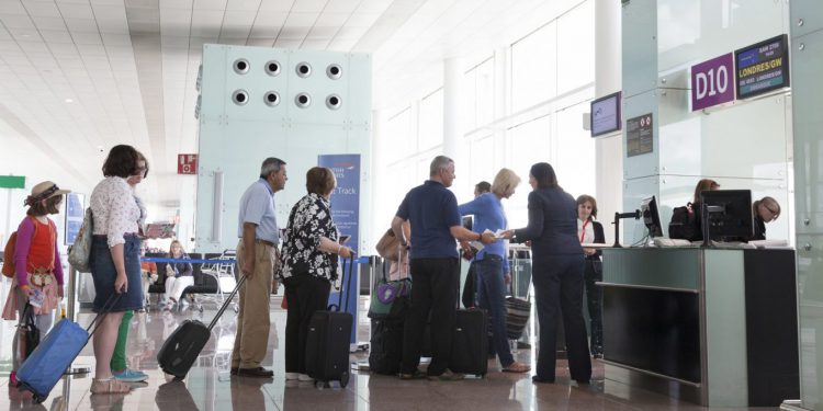 Uçağa binerken kıyafetinize dikkat edin!