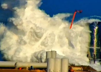 SpaceX’in roketi Starship testte patladı