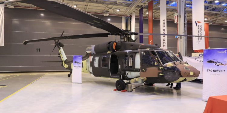 Yerli helikopter T70 hangardan çıktı