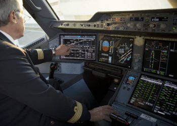 Yolcu uçaklarının kokpiti artık dokunmatik olacak