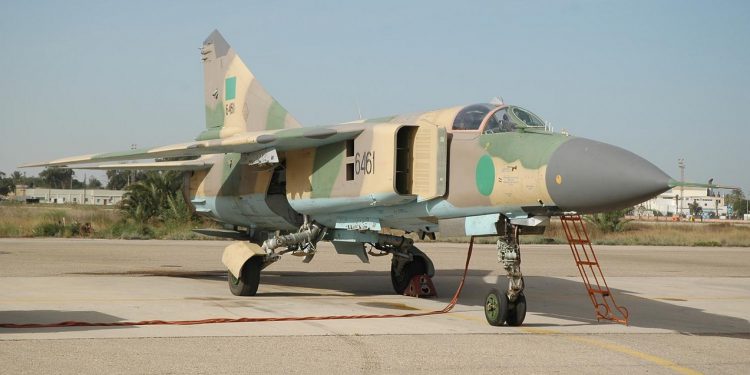 Savaş uçağı düşürüldü, pilot esir alındı