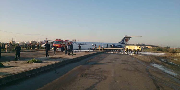 İran’da uçak pistten çıktı