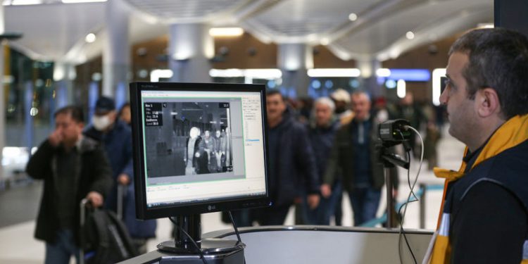Çin’den gelen yolcular termal kameralarla kontrol ediliyor