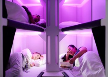 Havalimanlarındaki uyku kabinleri uçak içine giriyor