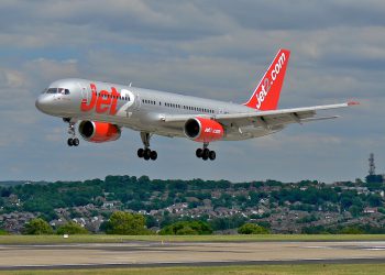 Havada kapıyı açmaya çalışan yolcuya 2 yıl hapis cezası