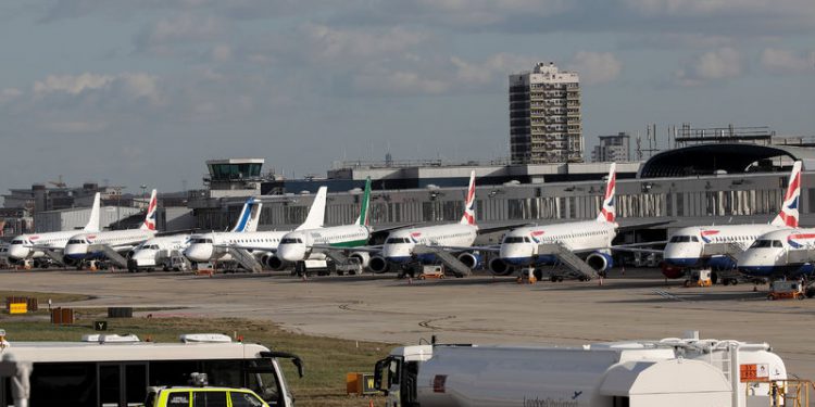 Londra’daki havalimanı da kepenk kapattı