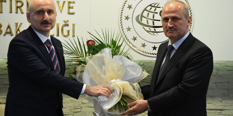 Yeni Ulaştırma Bakanı görevi teslim aldı
