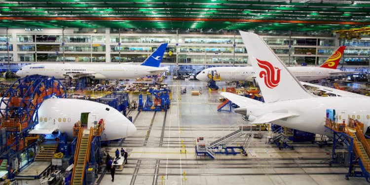 Boeing son üretim tesisini de kapatıyor