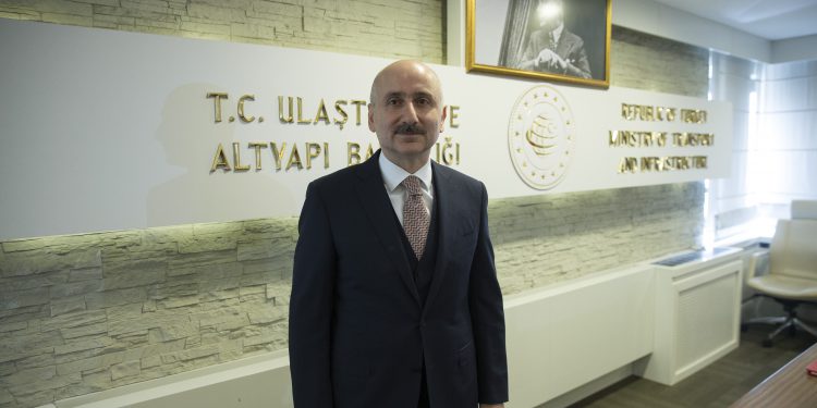 Bakan Karaismailoğlu’dan İstanbul Havalimanı mesajı