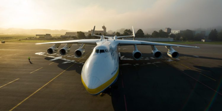 Dünyanın en büyük kargo uçağı Antonov An-225