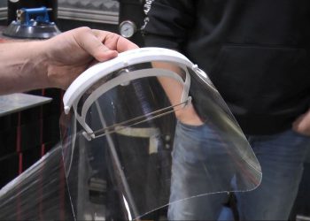 Boeing, COVID-19 ile mücadele için yüz siperliği üretti