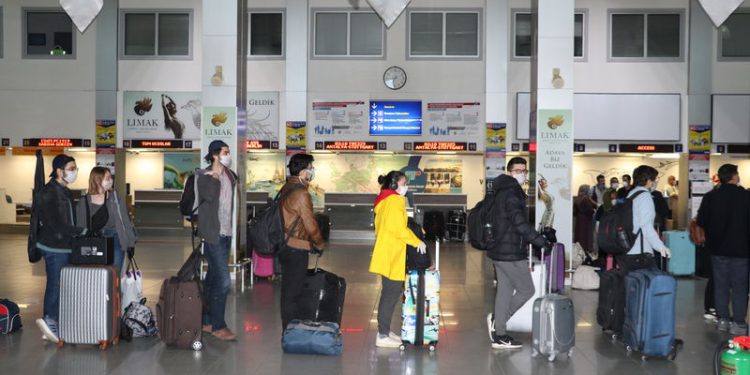 KKTC’deki 567 Türk vatandaşı 3 seferle tahliye edilecek