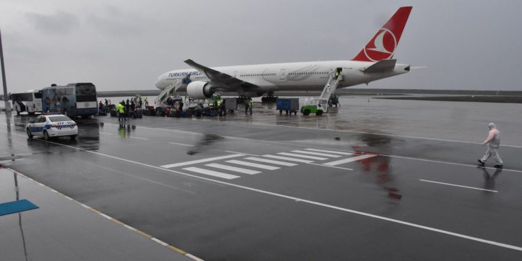 Yurt dışındaki Türklerin tahliyesi sürüyor