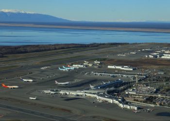 Bomba ihbarı havalimanı kapattırdı