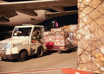 Tıbbi malzeme taşıyan uçak Tunus için havalandı