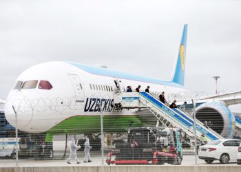 Özbekistan’daki Türkler uçakla İstanbul’a getirildi