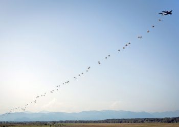 A400M’e eşzamanlı paraşütçü dağıtım sertifikası